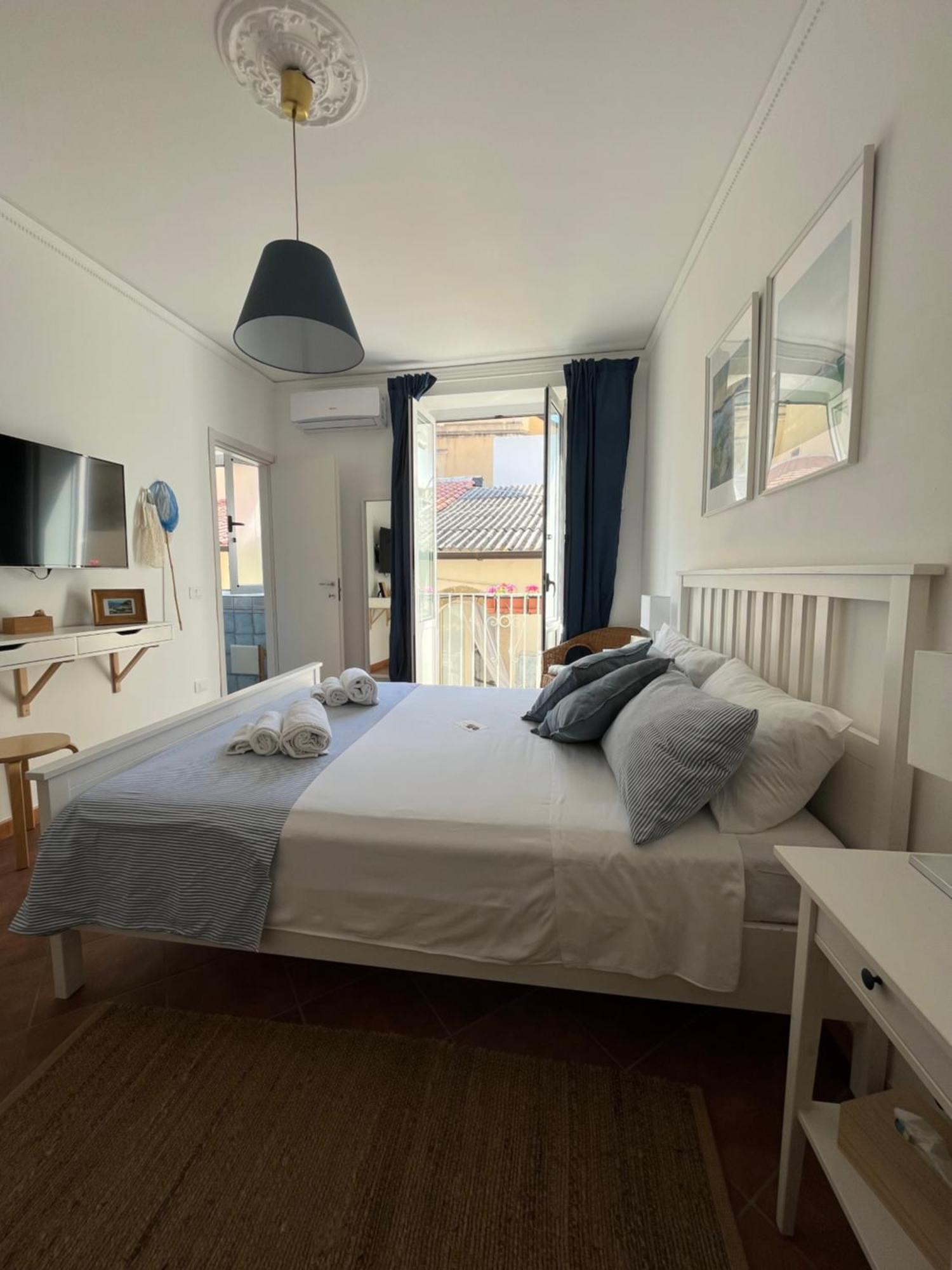 Pizzo Central House Room photo
